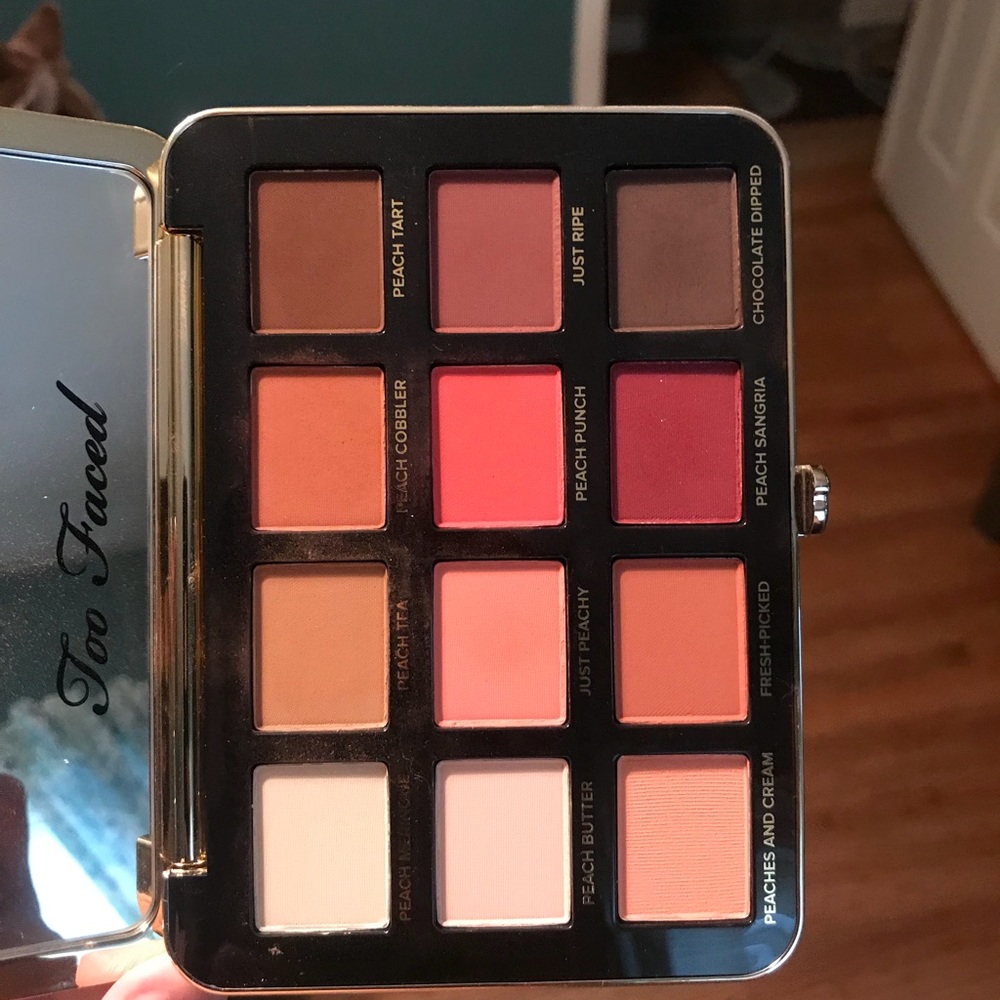 Too Faced Just Peachy Mattes Eyeshadow palette